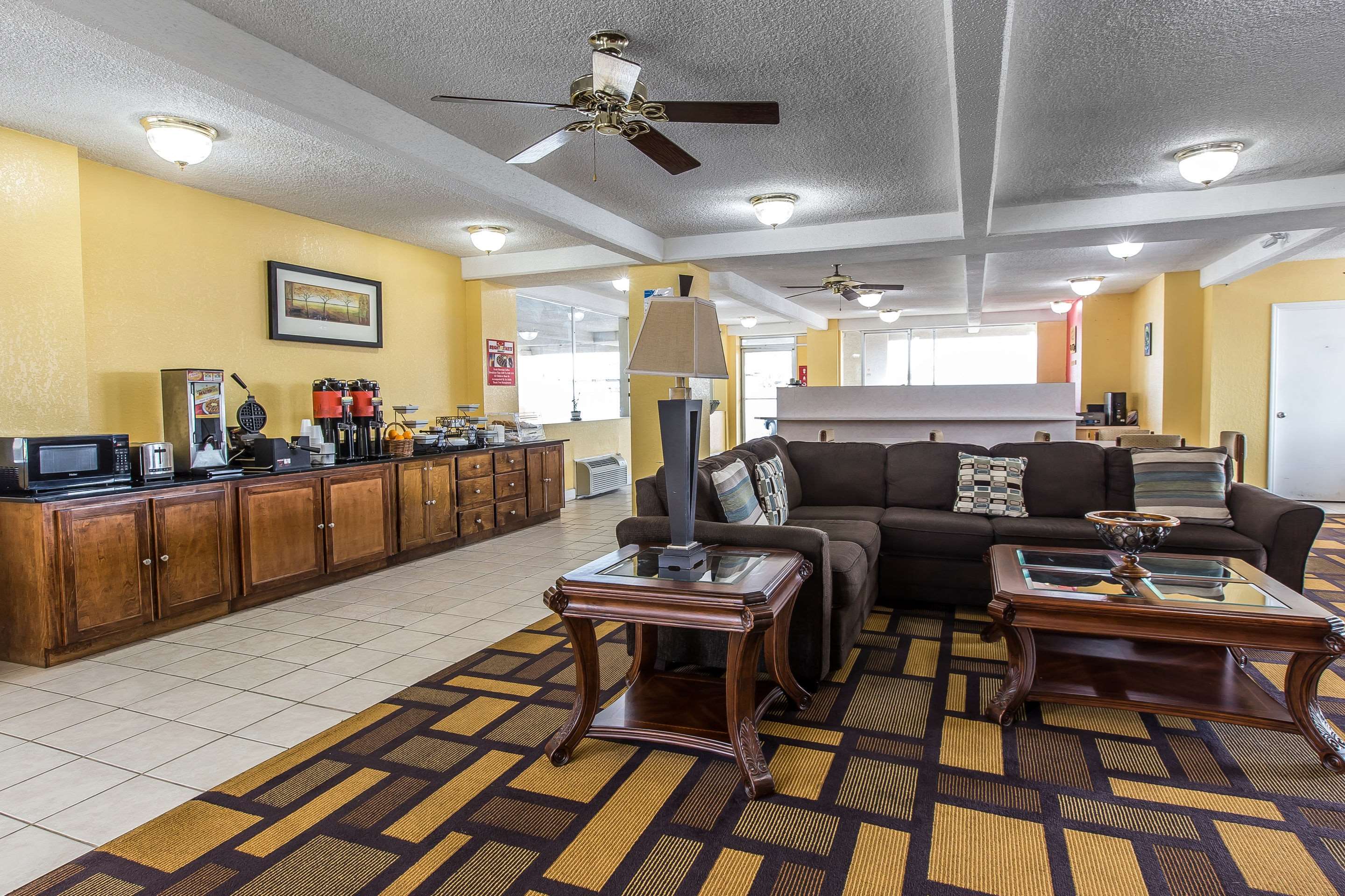 econo lodge byron