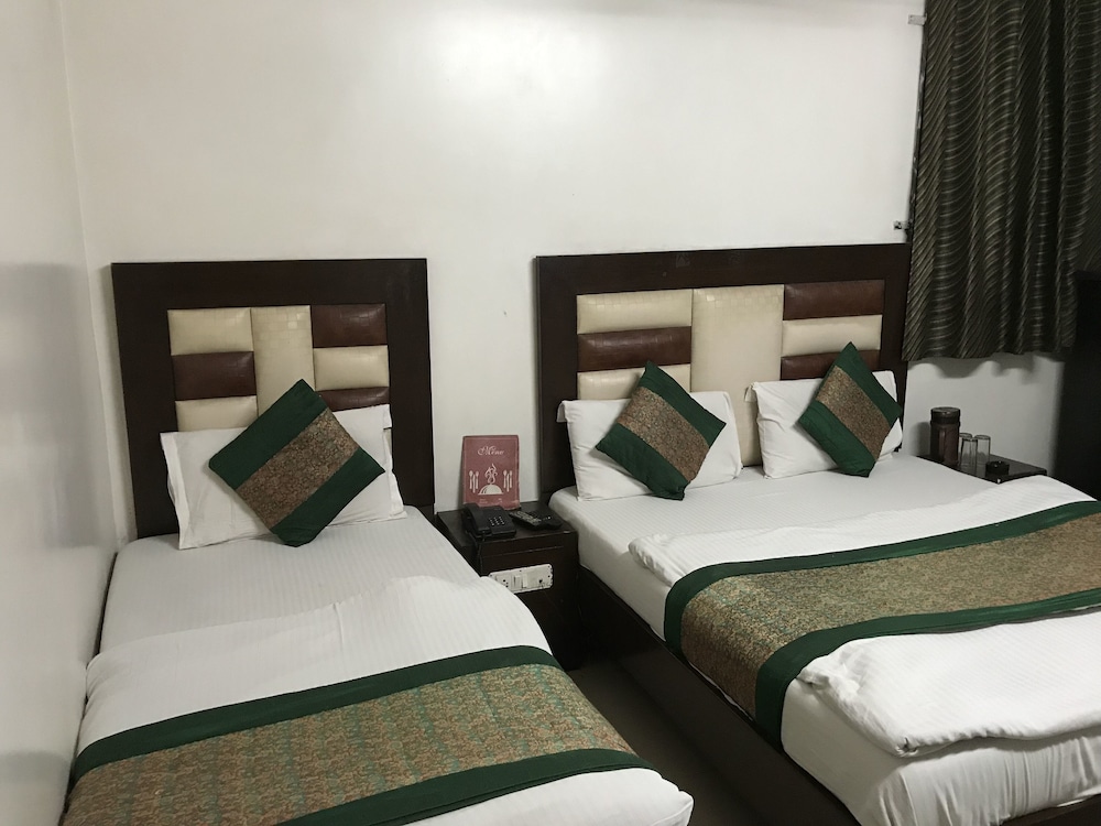 Hotel Sai International,7864,Arakashan Road,2 star