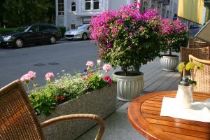 Cafe Schneidewind,Near Fortress Of Mont-Dauphin,3 star