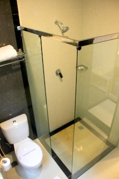 grand q hotel gorontalo