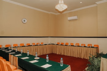 grand q hotel gorontalo