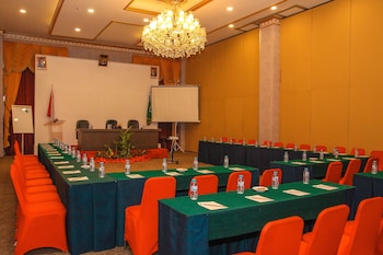 grand q hotel gorontalo