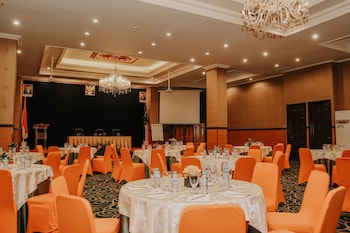 grand q hotel gorontalo