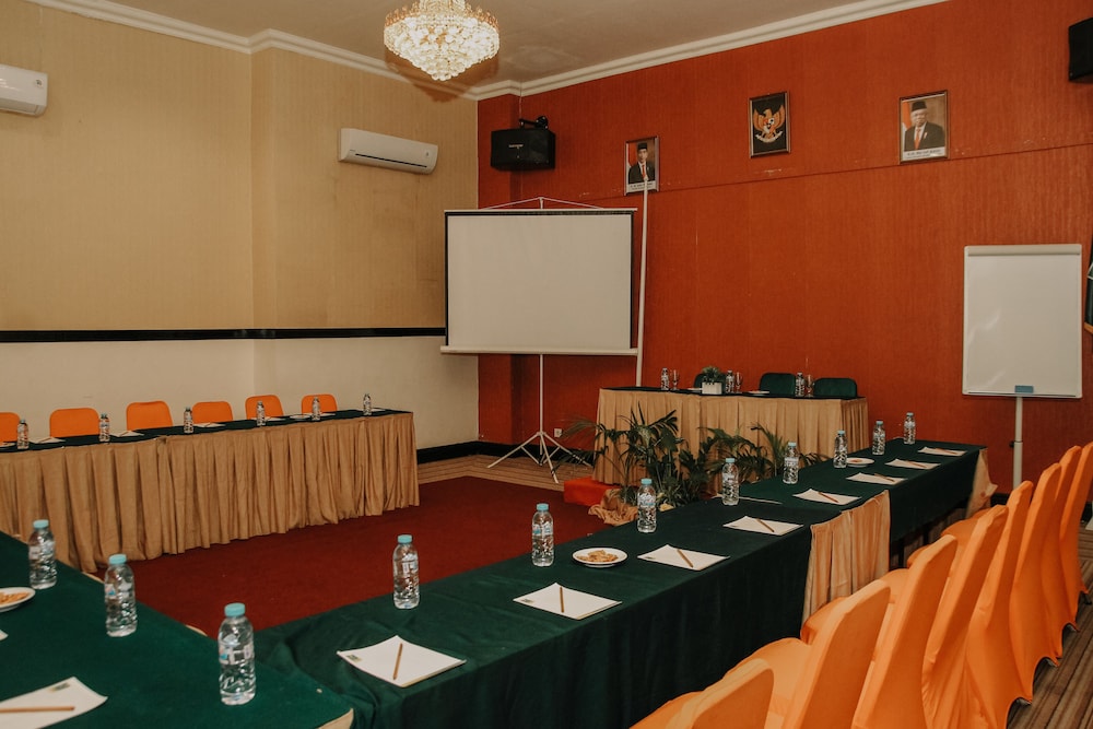 grand q hotel gorontalo
