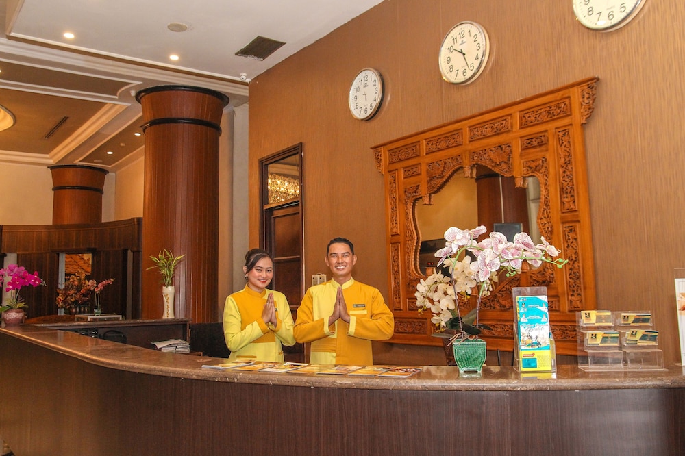 grand q hotel gorontalo