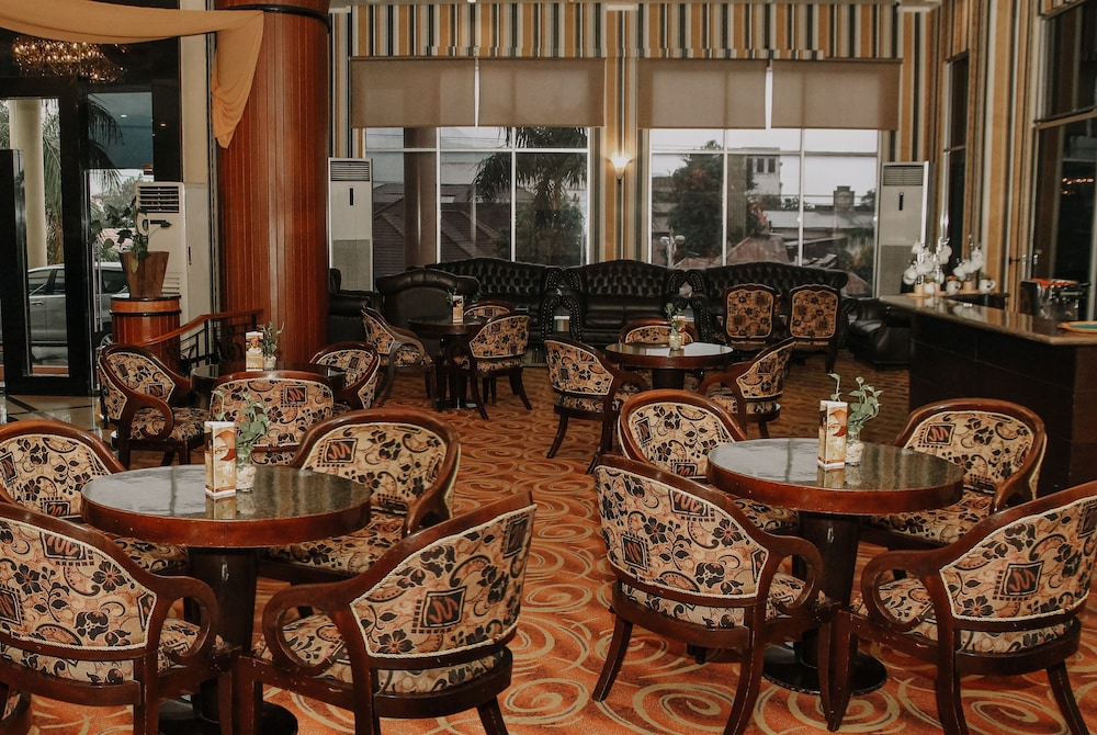 grand q hotel gorontalo