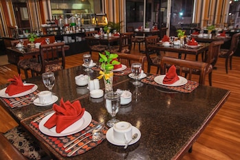 grand q hotel gorontalo