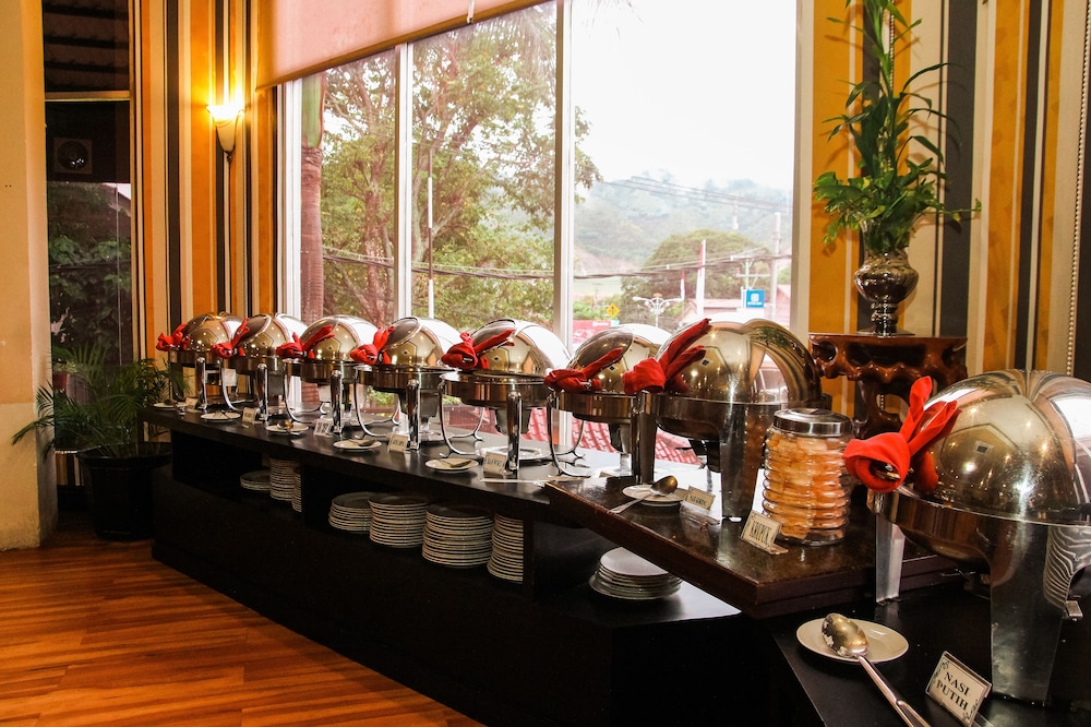 grand q hotel gorontalo