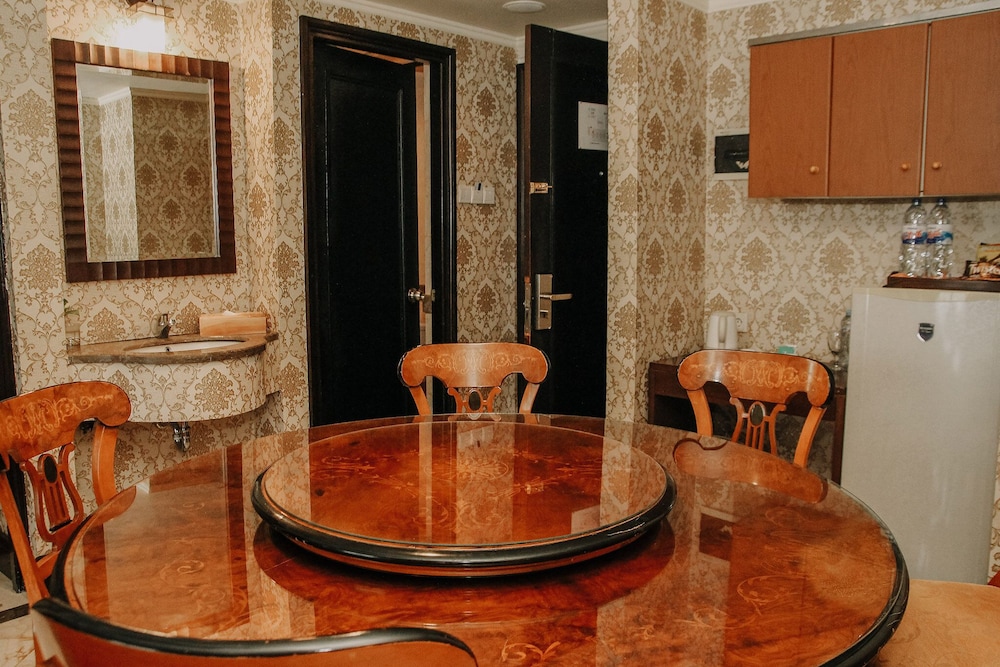 grand q hotel gorontalo