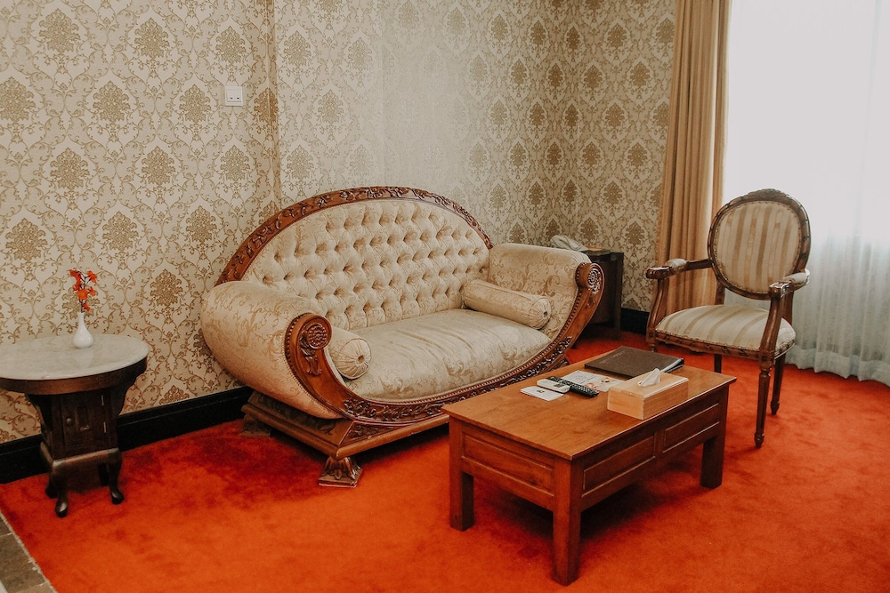 grand q hotel gorontalo