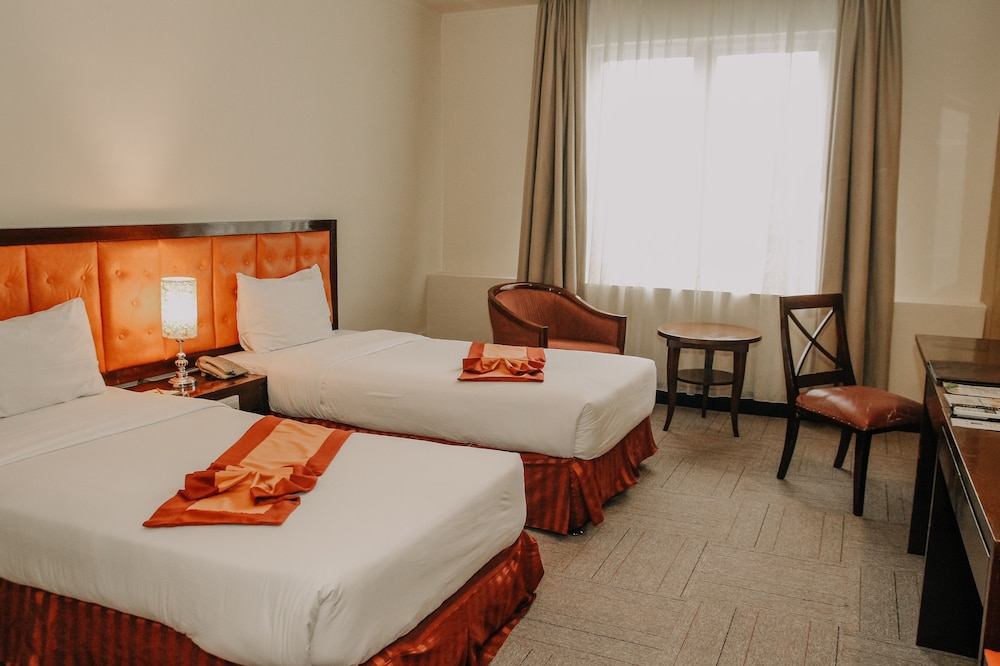 grand q hotel gorontalo