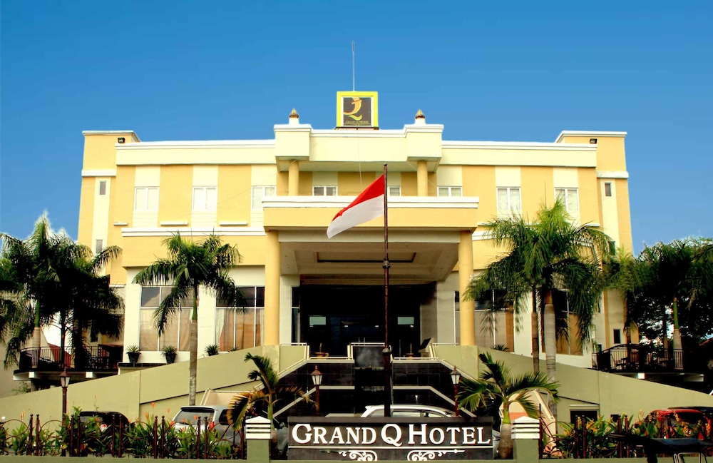 grand q hotel gorontalo