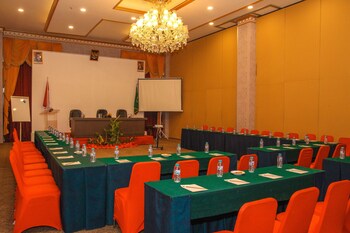 grand q hotel gorontalo