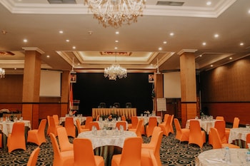 grand q hotel gorontalo