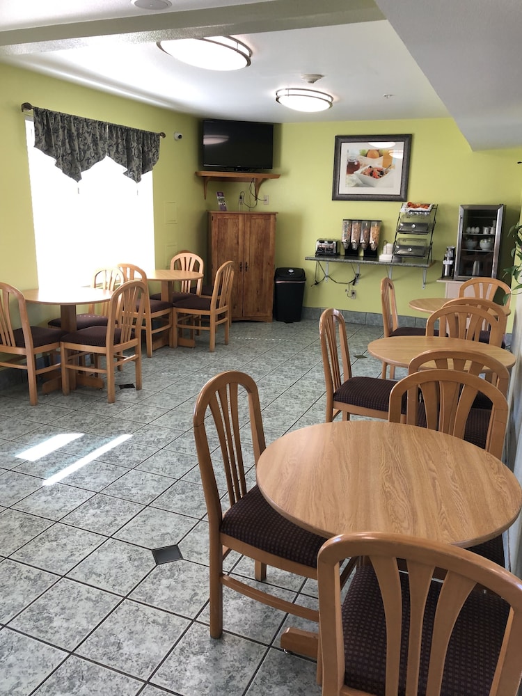 cloverdale wine country inn and suites