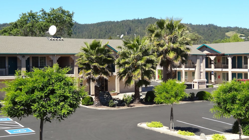 cloverdale wine country inn and suites
