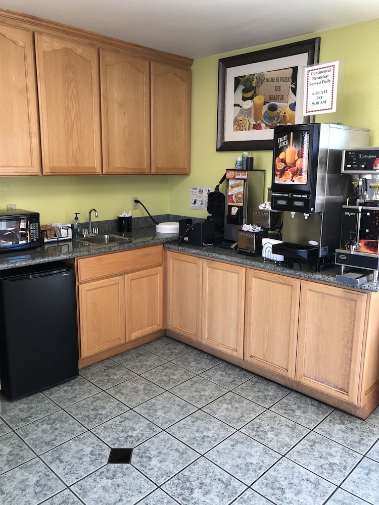 cloverdale wine country inn and suites