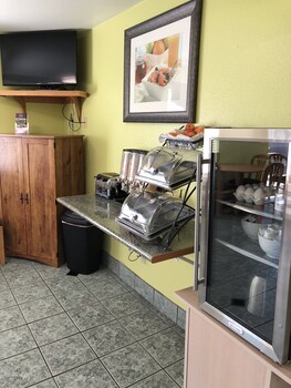 cloverdale wine country inn and suites