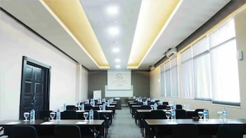 Grage Hotel Cirebon,Kuningan>>Cirebon,4 star
