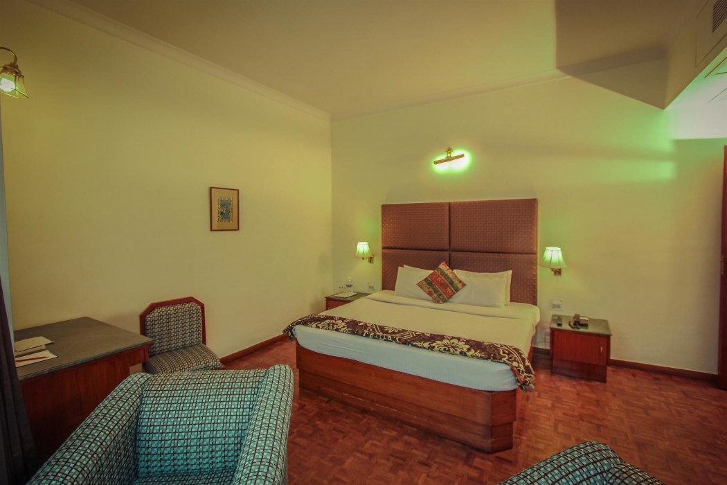 golden tulip manali