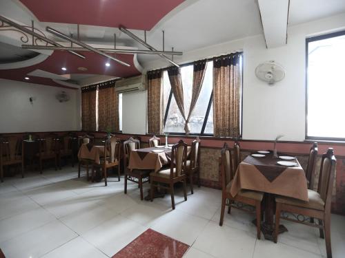 Hotel Yadu Residency,Noida>>Meerut,3 star