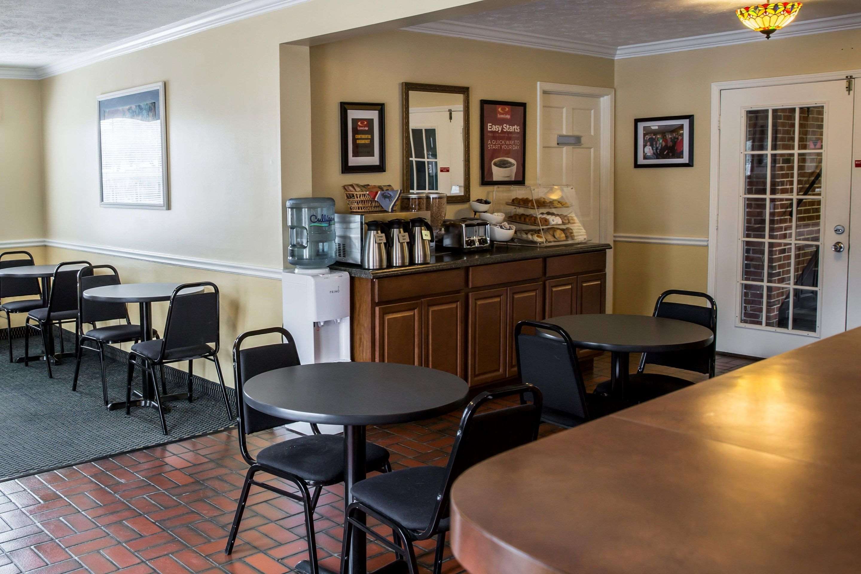 econo lodge crystal coast