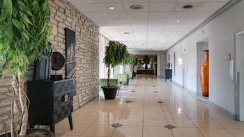 holiday inn manhattan at the campus by ihg