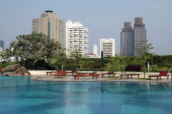 batavia hotel and serviced apartments