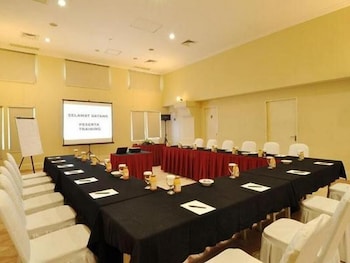 batavia hotel and serviced apartments