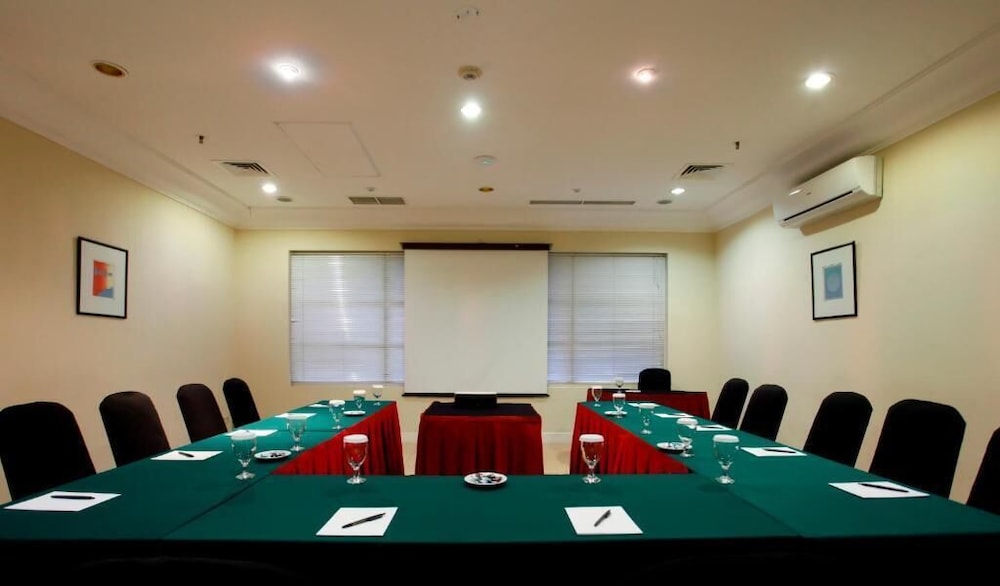 batavia hotel and serviced apartments