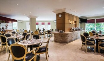 batavia hotel and serviced apartments