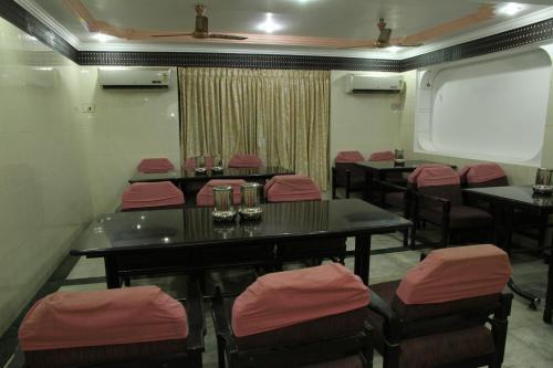 Hotel Sangam,Kanyakumari>>Eraniel,2 star
