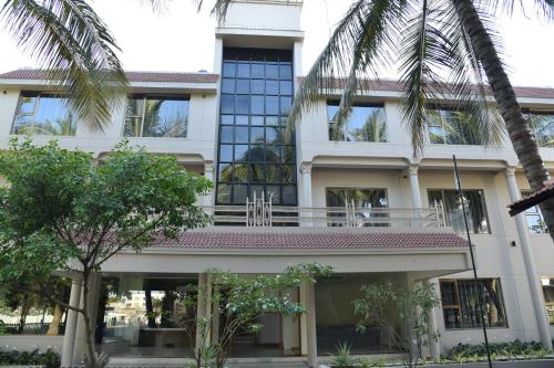 Hotel Hrushikesh,Nagar Manmad Road/Near St Stand,3 star