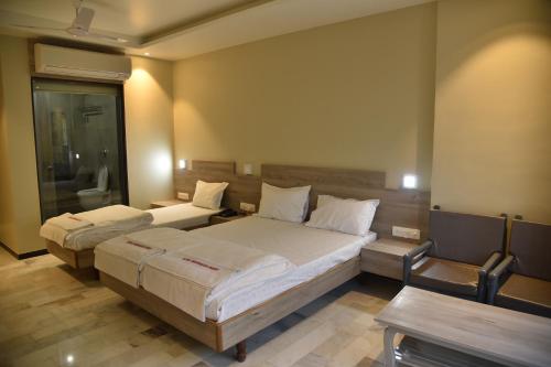 Hotel Hrushikesh,Nagar Manmad Road/Near St Stand,3 star