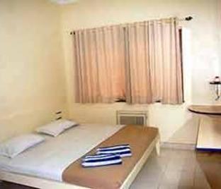 Hotel De Rajnigandha,Nashik Pune Road,2 star