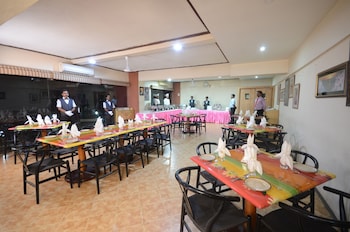 hotel neelams countryside