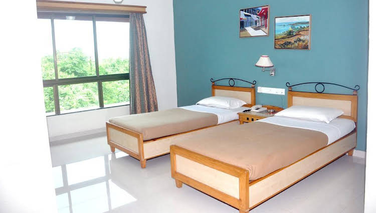 hotel neelams countryside