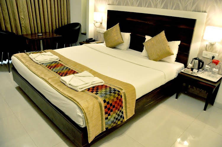 hotel neelams countryside