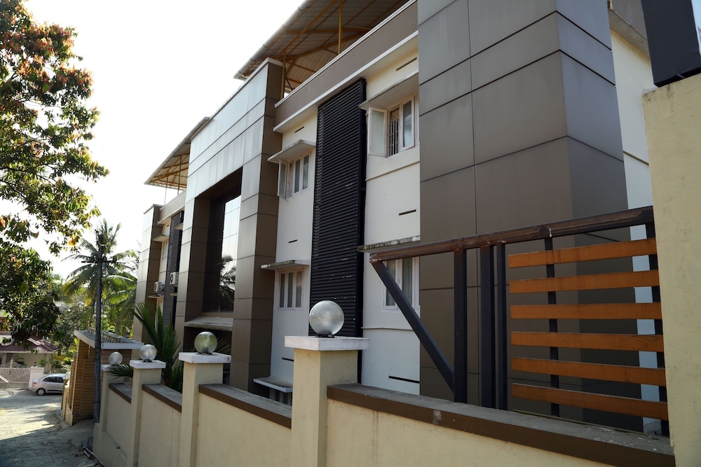 Wayanad Cliff,Kolagappara>>Kalpetta,3 star