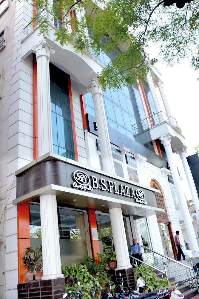 b s park plaza