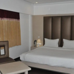 b s park plaza