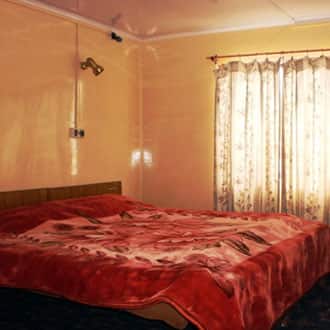 Hotel Sun Shine,Laripora>>Pahalgam,2 star