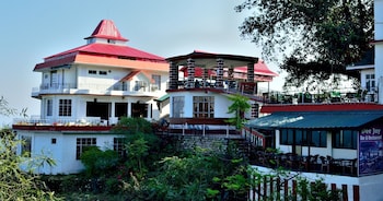 Dee Jay Resort,Dera Gopipur>>Amb,3 star