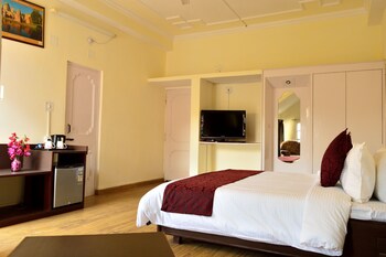 Dee Jay Resort,Dera Gopipur>>Amb,3 star