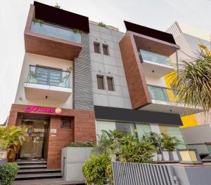 Stately Suites Golf Course Road,Gurugram>>Delhi,3 star
