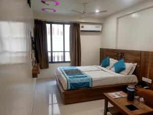 Hotel Citizen- Surat,Station Road,2 star