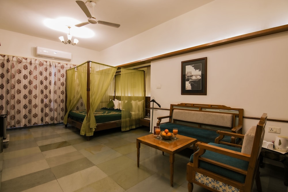 heritage khirasara palace