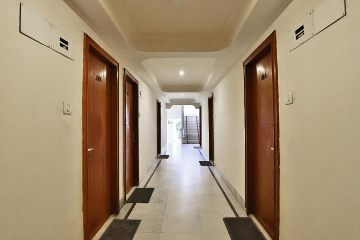 oyo 14411 hotel royal
