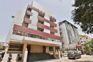 Oyo 14411 Hotel Royal,India>>Vadodara,2 star