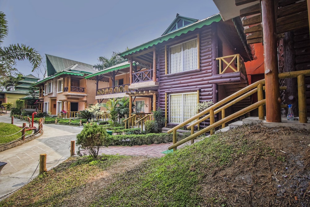 oyo 28412 green touch eco resort